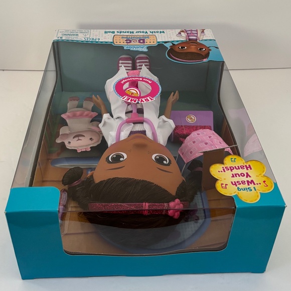 Disney Junior Doc McStuffins Wash Your Hands Talking Singing Doll 6-Piece NEW - Picture 7 of 8
